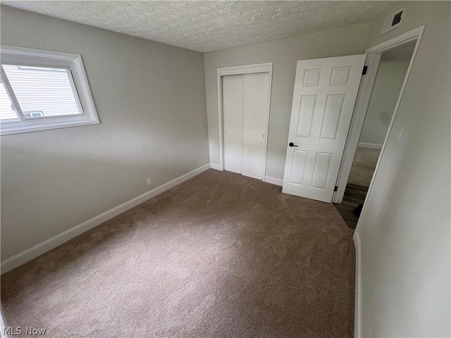 2300 Giffels Drive, Cuyahoga Falls, OH 44221
