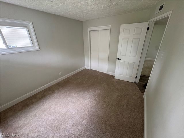 2300 Giffels Drive, Cuyahoga Falls, OH 44221