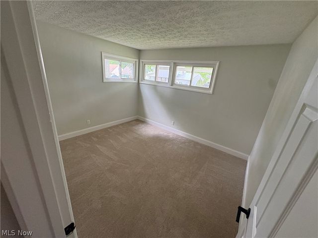 2300 Giffels Drive, Cuyahoga Falls, OH 44221