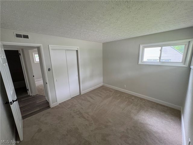 2300 Giffels Drive, Cuyahoga Falls, OH 44221