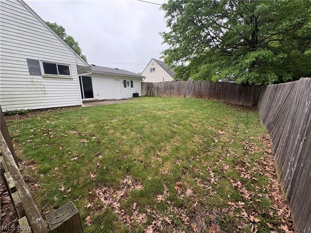 2300 Giffels Drive, Cuyahoga Falls, OH 44221