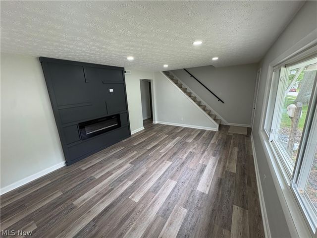 2300 Giffels Drive, Cuyahoga Falls, OH 44221