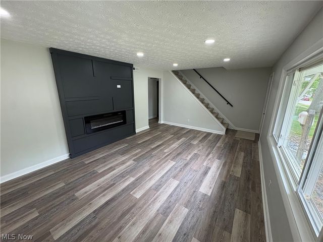 2300 Giffels Drive, Cuyahoga Falls, OH 44221