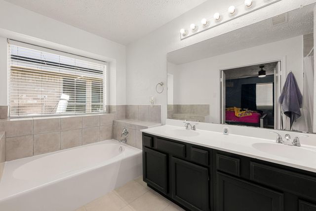 327 Brompton Court, Highlands, TX 77562