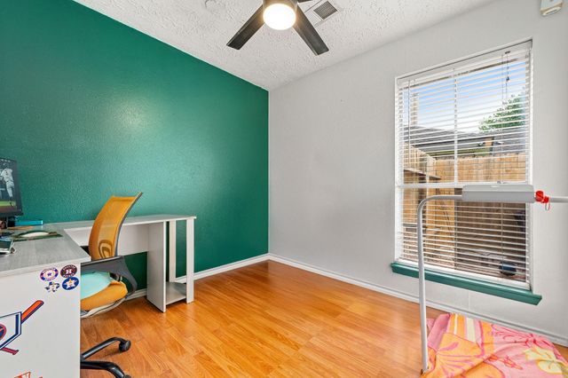 327 Brompton Court, Highlands, TX 77562