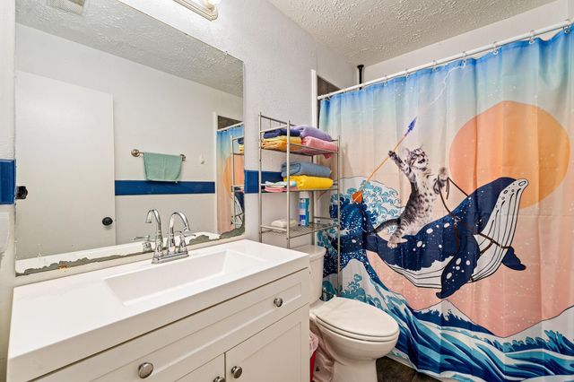 327 Brompton Court, Highlands, TX 77562