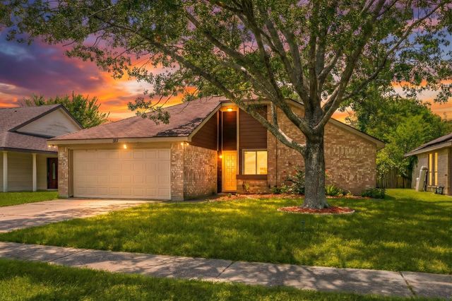 327 Brompton Court, Highlands, TX 77562