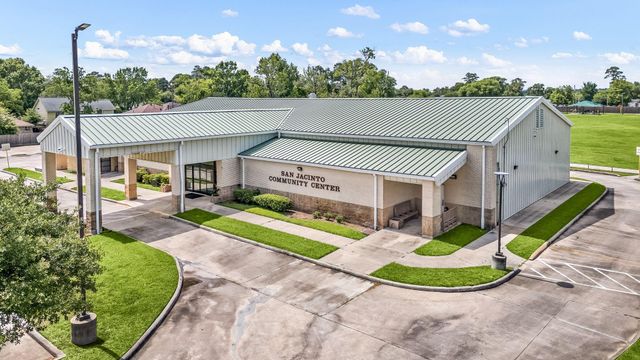 327 Brompton Court, Highlands, TX 77562