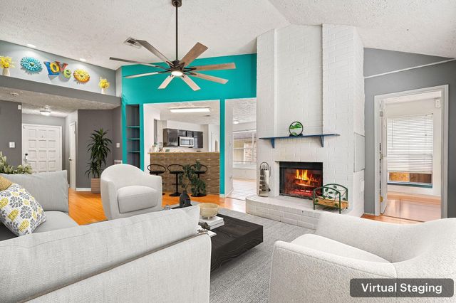 327 Brompton Court, Highlands, TX 77562