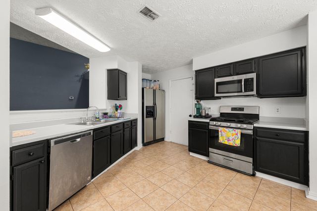 327 Brompton Court, Highlands, TX 77562