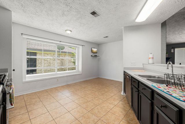 327 Brompton Court, Highlands, TX 77562