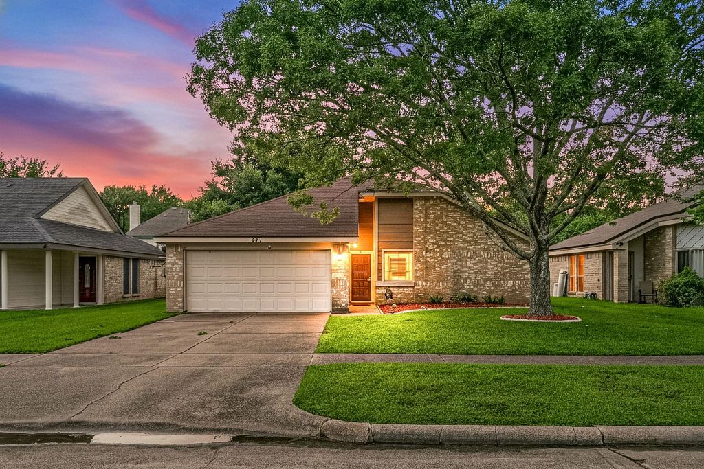 327 Brompton Court, Highlands, TX 77562