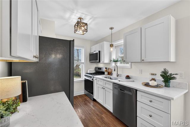 5927 W Park Avenue, St Louis, MO 63110