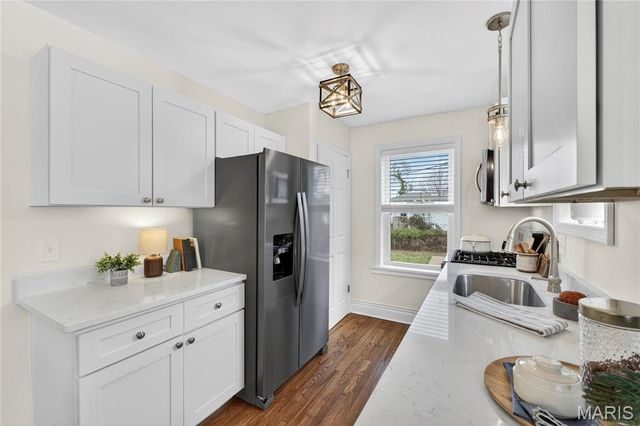 5927 W Park Avenue, St Louis, MO 63110