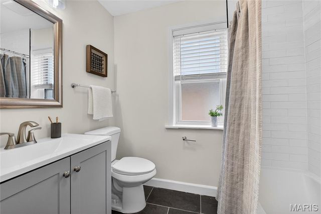 5927 W Park Avenue, St Louis, MO 63110