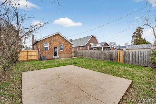 5927 W Park Avenue, St Louis, MO 63110