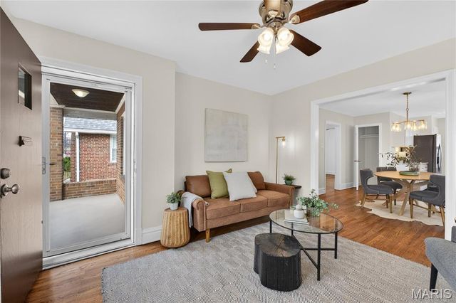 5927 W Park Avenue, St Louis, MO 63110