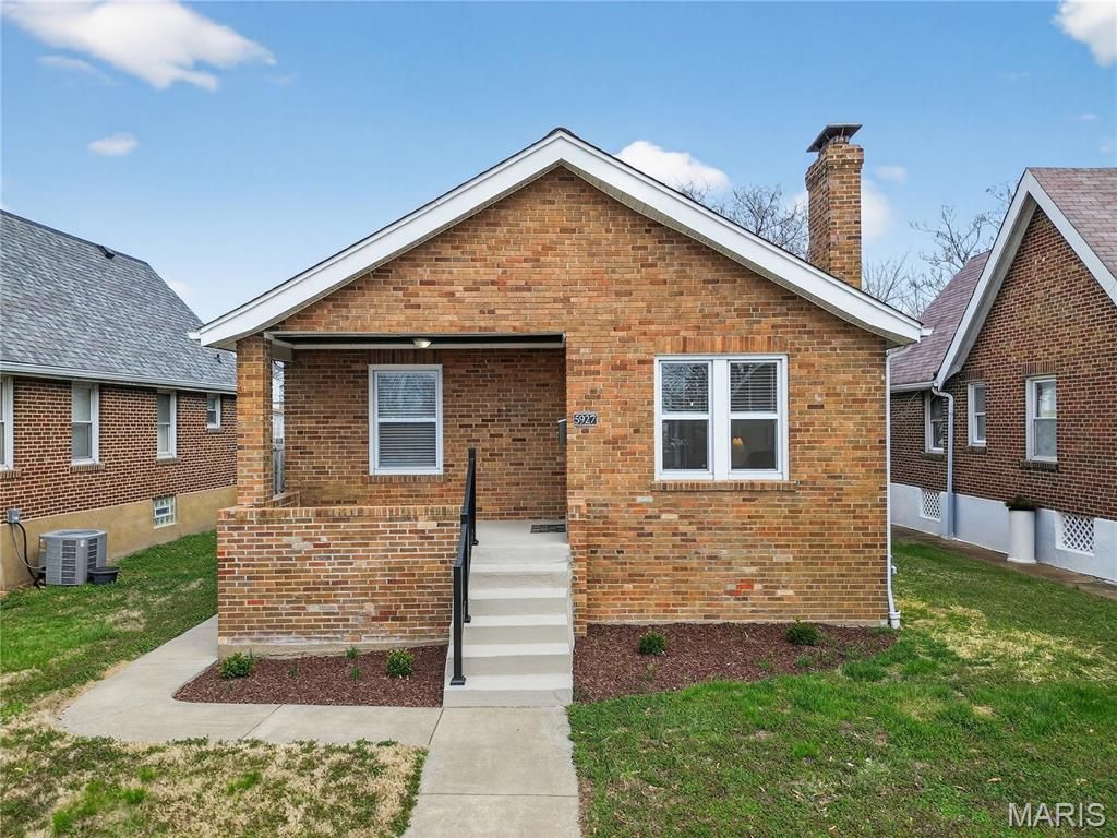 5927 W Park Avenue, St Louis, MO 63110