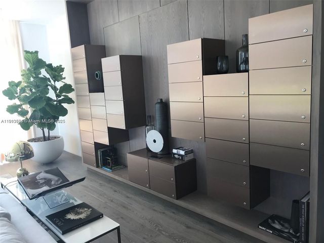 650 NE 32nd St 4908, Miami, FL 33137