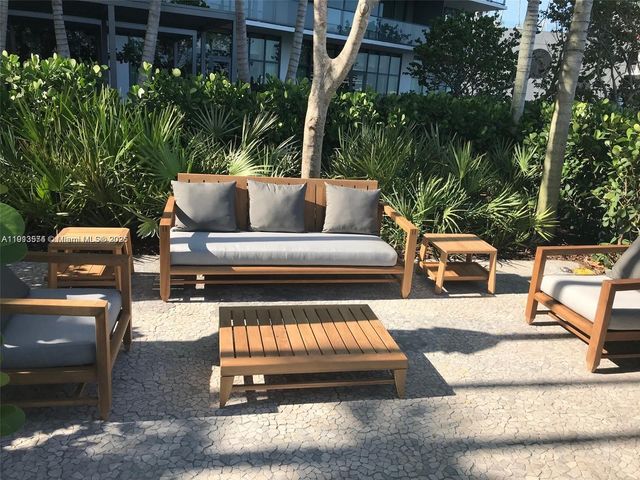 650 NE 32nd St 4908, Miami, FL 33137