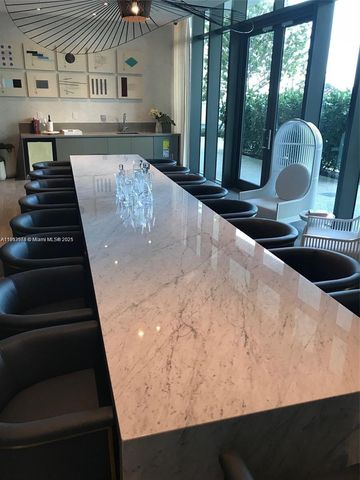 650 NE 32nd St 4908, Miami, FL 33137