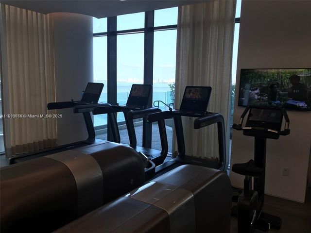 650 NE 32nd St 4908, Miami, FL 33137