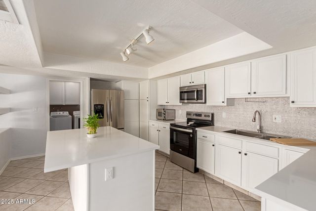 3455 W Gelding Drive, Phoenix, AZ 85053