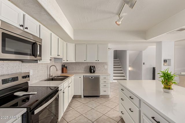 3455 W Gelding Drive, Phoenix, AZ 85053