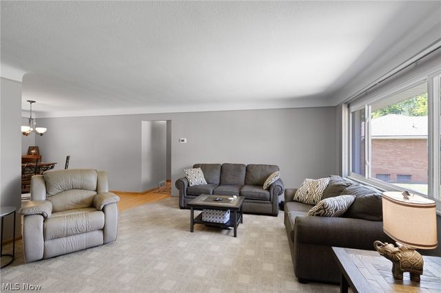 13967 Mohawk Trail, Middleburg Heights, OH 44130
