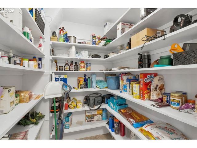 174 STEELHAMMER Rd, Silverton, OR 97381