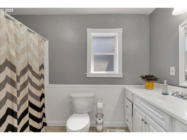 174 STEELHAMMER Rd, Silverton, OR 97381