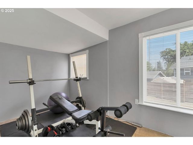 174 STEELHAMMER Rd, Silverton, OR 97381