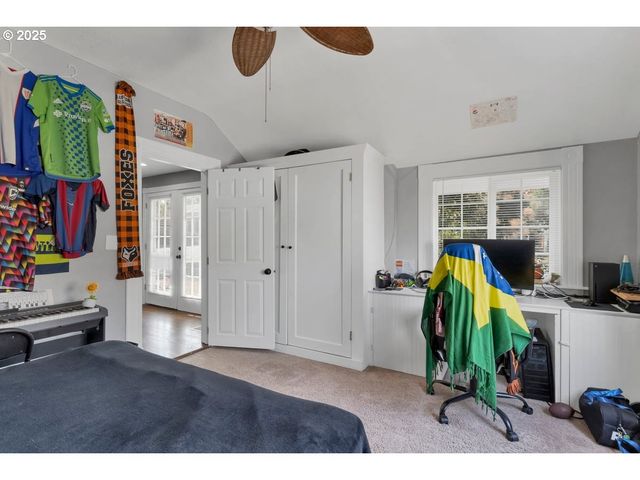 174 STEELHAMMER Rd, Silverton, OR 97381