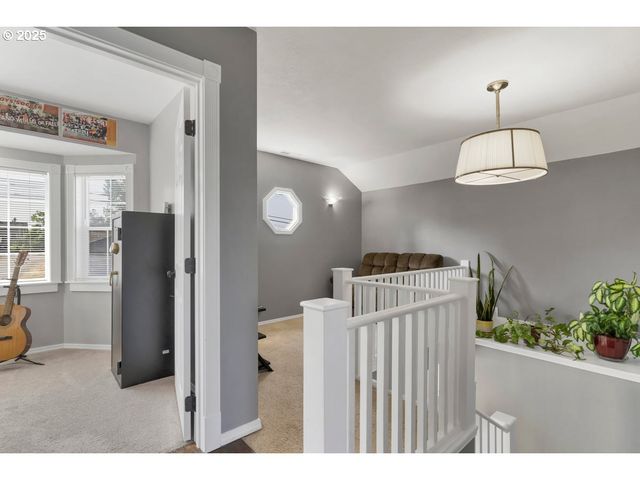 174 STEELHAMMER Rd, Silverton, OR 97381