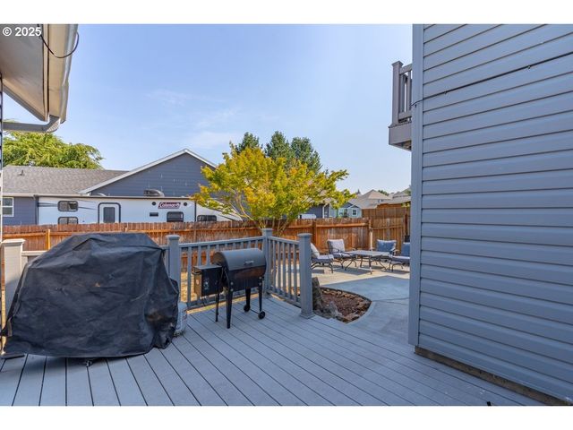 174 STEELHAMMER Rd, Silverton, OR 97381