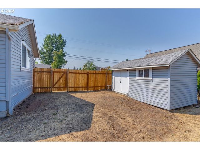 174 STEELHAMMER Rd, Silverton, OR 97381