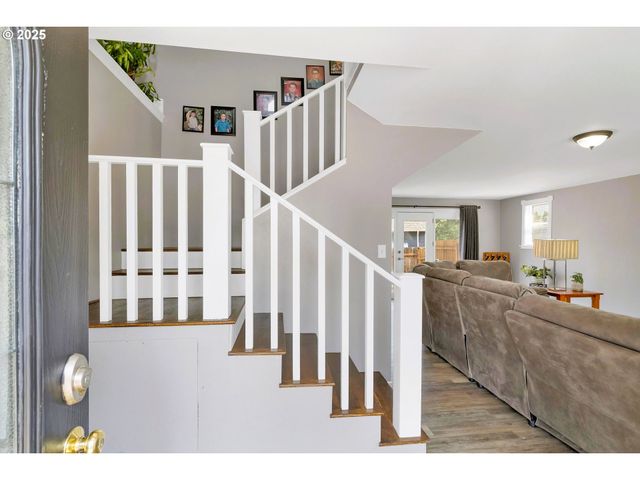 174 STEELHAMMER Rd, Silverton, OR 97381