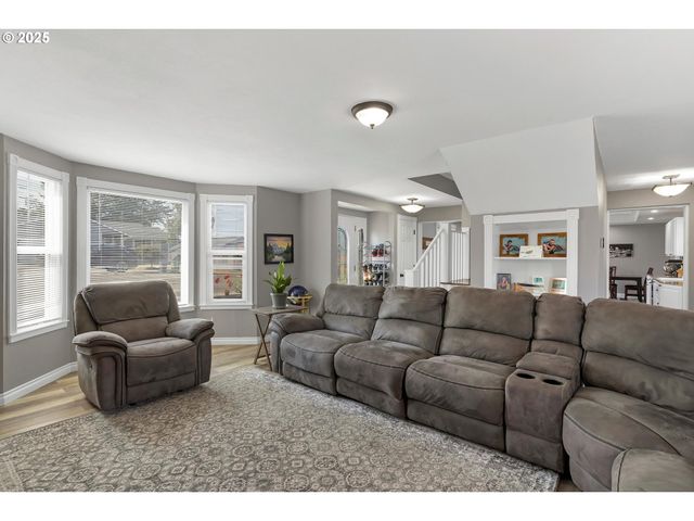 174 STEELHAMMER Rd, Silverton, OR 97381