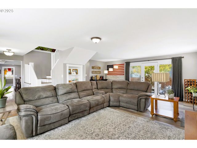 174 STEELHAMMER Rd, Silverton, OR 97381