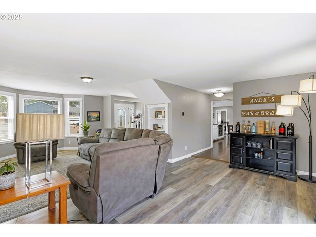 174 STEELHAMMER Rd, Silverton, OR 97381