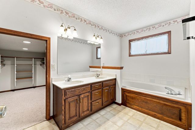 2127 Caravelle Drive, Fort Wayne, IN 46814