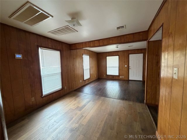 1009 E Thompson Avenue, Sapulpa, OK 74066
