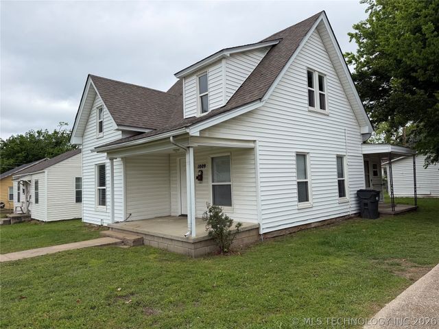 1009 E Thompson Avenue, Sapulpa, OK 74066