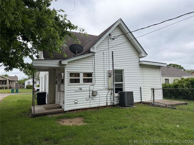 1009 E Thompson Avenue, Sapulpa, OK 74066