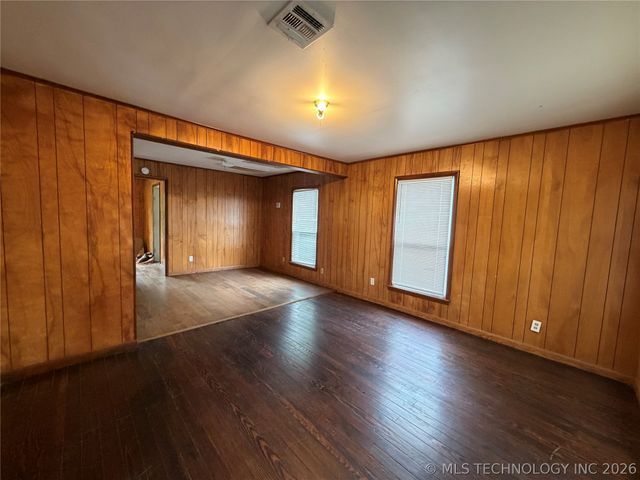 1009 E Thompson Avenue, Sapulpa, OK 74066