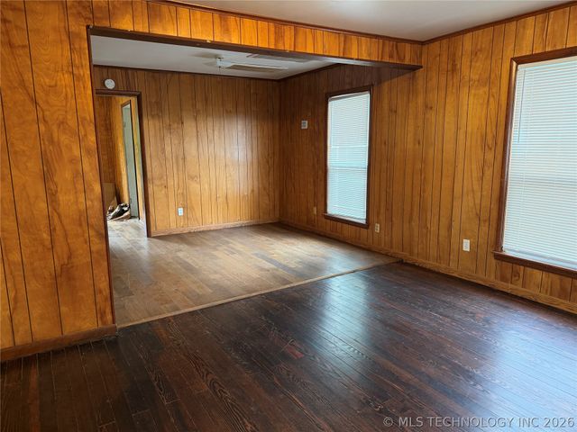 1009 E Thompson Avenue, Sapulpa, OK 74066