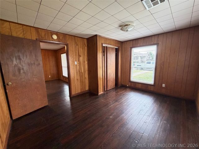 1009 E Thompson Avenue, Sapulpa, OK 74066