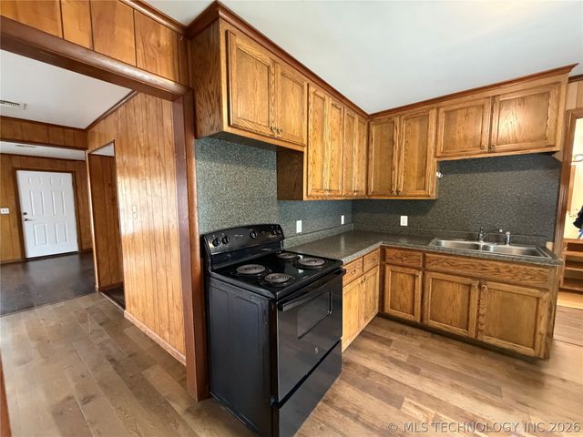 1009 E Thompson Avenue, Sapulpa, OK 74066