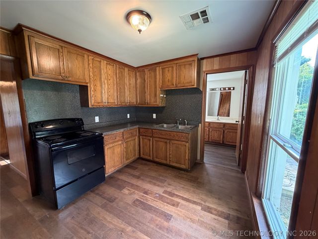 1009 E Thompson Avenue, Sapulpa, OK 74066