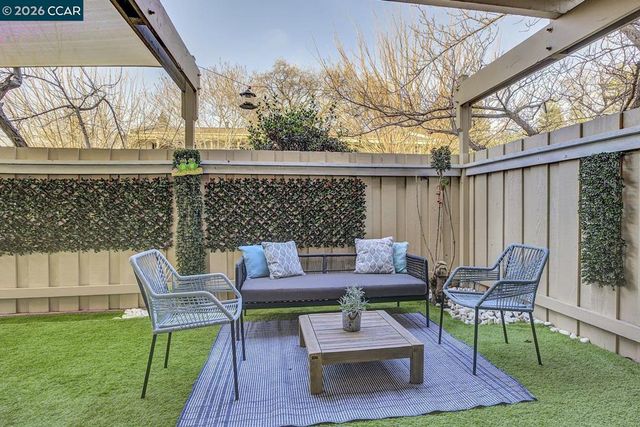 2650 Jones Rd 14, Walnut Creek, CA 94597